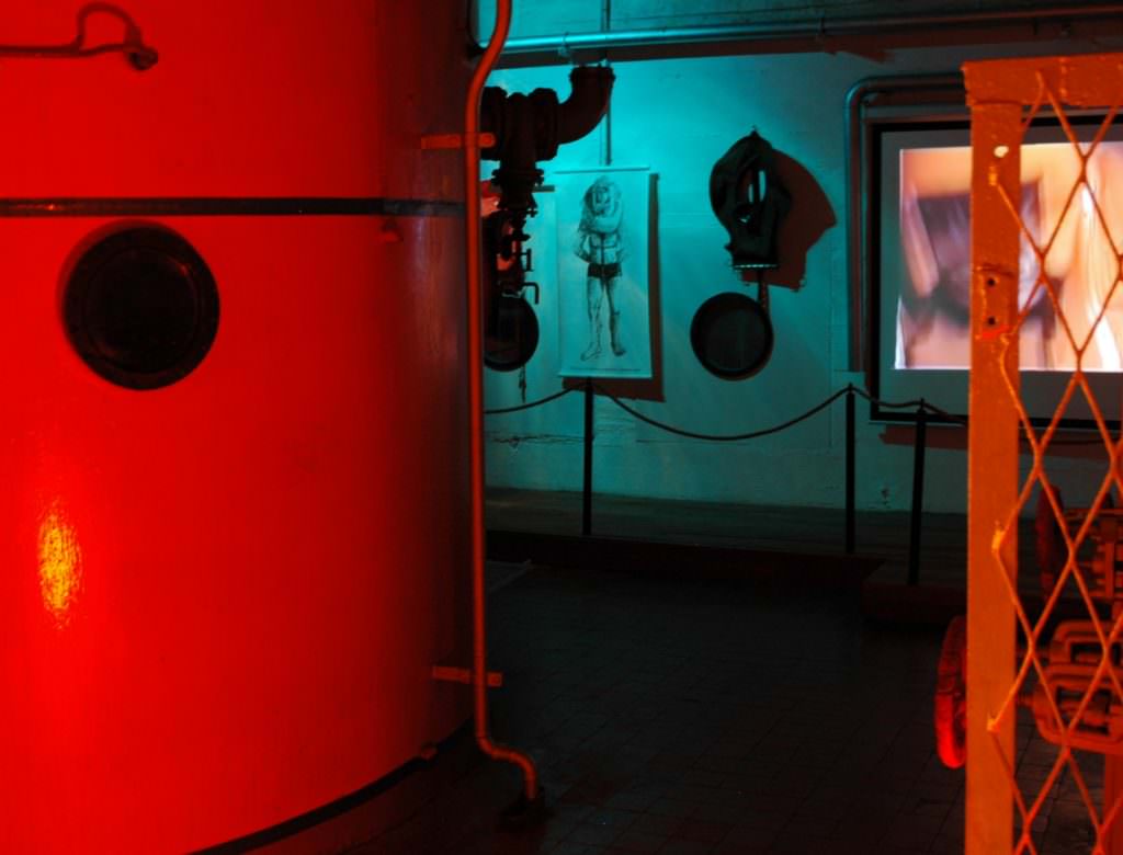Caisson dans une des salles du musée sous-marin à Lorient La Base.