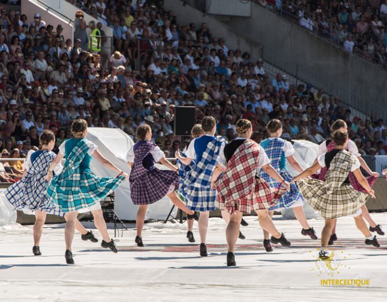 Danses au Stade du Moustoir pendant le Festival Interceltique de Lorient