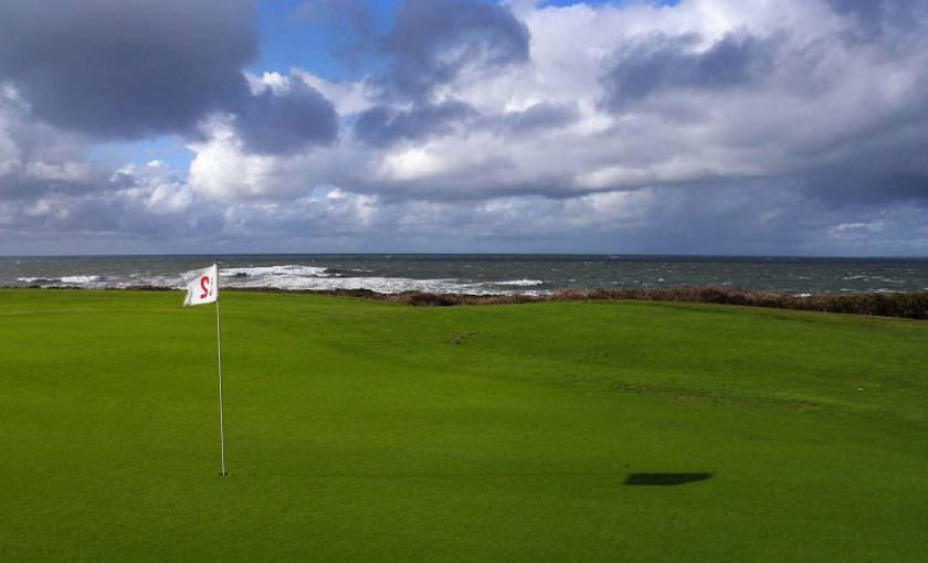 parcours de golf face à la mer à Ploemeur