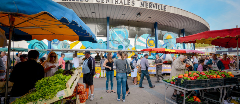 © Emmanuel Lemée - Le marché, tous les mercredis et samedis matins, autour des Halles de Merville - Lorient