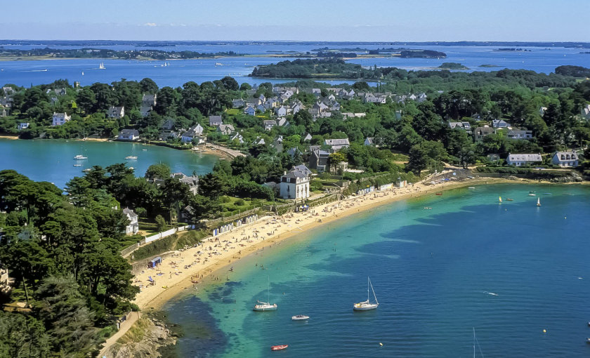 La Grande Plage de l'ïle aux Moines, vue aérienne.