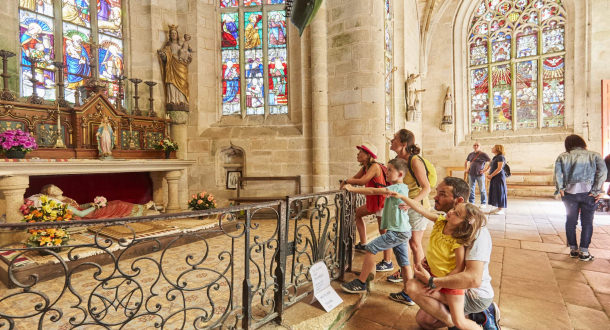 Le Pays du Roi Morvan, visite de la chapelle Sainte-Barbe du Faouët.