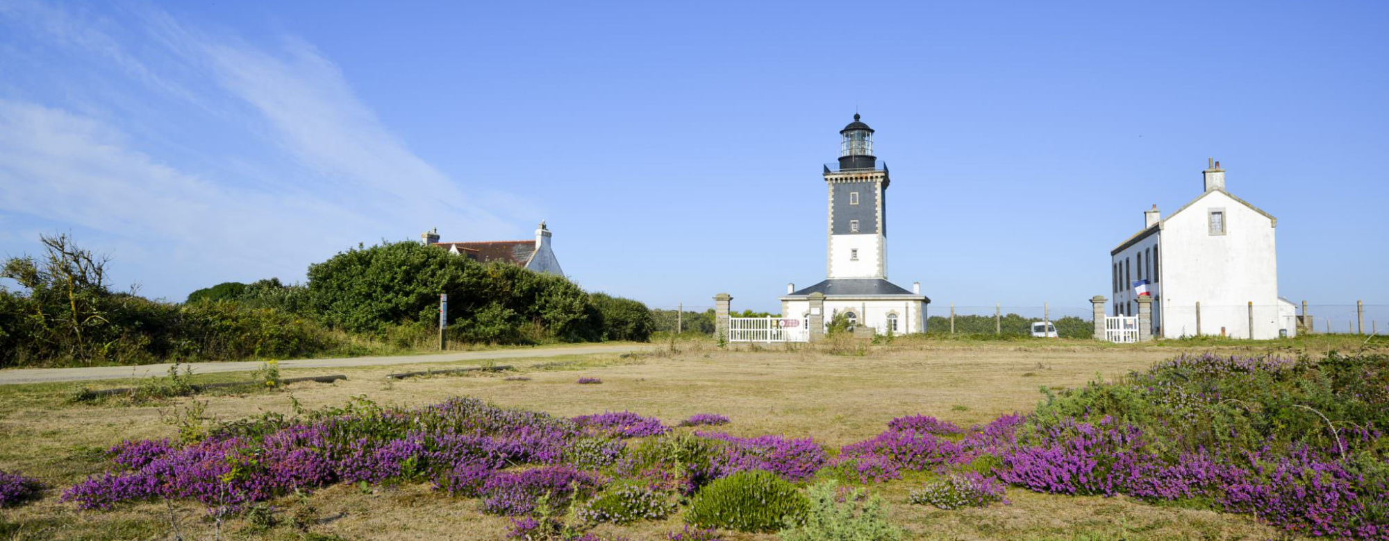 Phare et maison de Pen Men, à l'île de Groix.