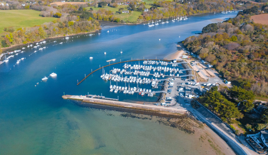 Puerto deportivo de Guidel en la ria Laïta (Bretaña del Sur, Morbihan)