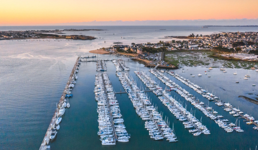 Puerto deportivo de Kernevel en Larmor-Plage (Bretaña del Sur, Morbihan)