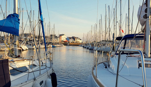 Puerto deportivo de Sainte-Catherine en Locmiquélic, rada de Lorient (Bretaña del Sur, Morbihan)