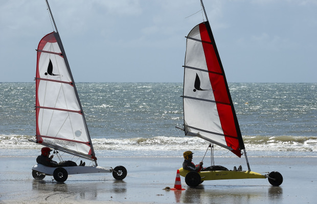 Virement en char à voile à la Grande Plage de Gâvres.