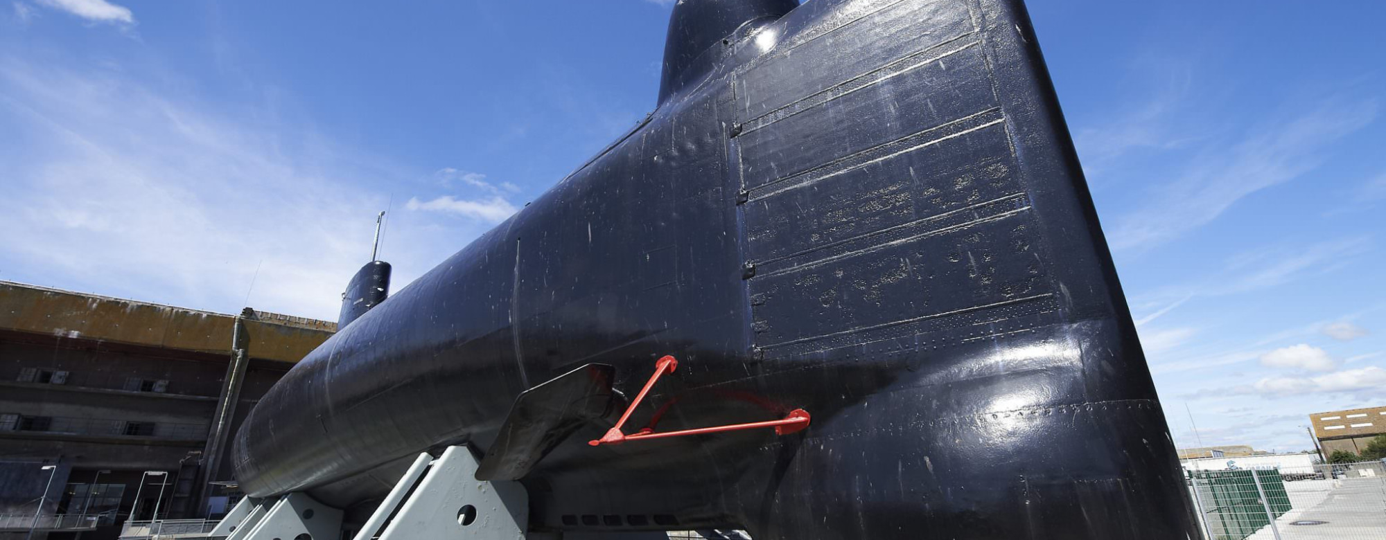 ©Yvan ZEDDA Sellor. La proue du sous-marin Flore à Lorient La Base